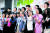 2011년 7월 29일 삼성전자 수원사업장에서 열린 선진 제품 비교 전시회에 참석한 고 이건희 회장(아래 오른쪽에서 셋째). [사진 삼성전자]