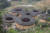 푸젠성 난징현에 있는 톈뤄컹촌 마을의 객가 토루. 네 개의 원형 토루와 하나의 사각형 토루가 모여 있어 사채일탕(四菜一湯)이라 불린다. [사진 윤태옥]