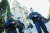 29일 흉기 테러로 세 명이 숨진 프랑스 니스의 노트르담 성당 앞에서 경찰들이 완전무장한 채 경계 근무를 서고 있다. [EPA=연합뉴스]