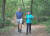 지난 2017년 11월 결혼한 '바람의 딸' 한비야(오른쪽)씨와 안토니우스 반 주트펀이 2020년 여름 네덜란드 순례길을 걷고 있다. 안토니우스는 네덜란드 출신으로, 한비야씨가 구호활동을 할 당시 '보스'였다. [사진=푸른숲]