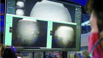 [사진] 미 탐사선이 화성서 보낸 화면