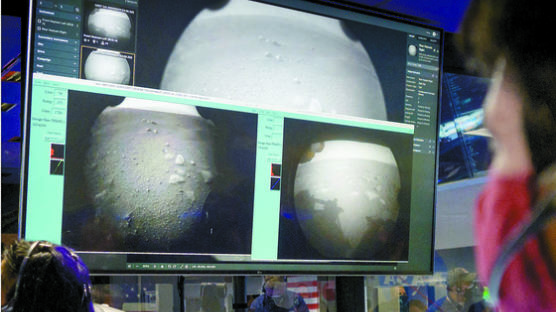 [사진] 미 탐사선이 화성서 보낸 화면