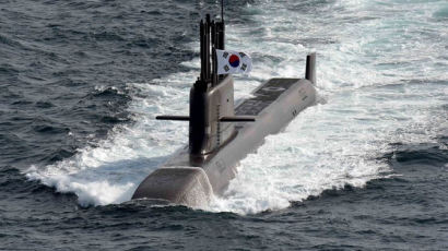 [사진] 3000t급 첫 국산 잠수함 ‘도산안창호함’ 발진