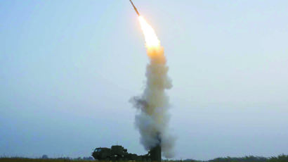 북한 연일 미사일 무력시위, 이번엔 항공기 요격용 쐈다
