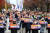 지난해 11월30일 서울 여의도 국회 인근에서 열린 '한국노총 공공노동자 총력투쟁 결의대회'에 참가한 조합원들이 노동이사제 쟁취 문구가 써있는 피켓을 들고 있다. [뉴시스]