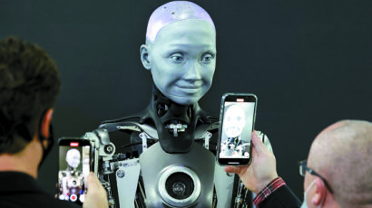 [사진] 사람처럼 표정 짓는 로봇 ‘아메카’