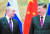 블라디미르 푸틴 러시아 대통령(왼쪽)과 시진핑 중국 국가주석이 4일 베이징 댜오위타이 국빈관에서 만나 대화하고 있다. [타스=연합뉴스]