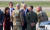 조 바이든 미국 대통령(가운데)과 지나 러몬도 미 상무장관이 20일 오산 공군기지에 도착해 주한미군 관계자와 인사를 나누고 있다. [사진 대통령실사진기자단]