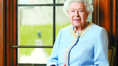 2월에 즉위한 영국 여왕 기념 공휴일, 6월에 지정 왜?