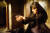 헐리우드 배우 안젤리나 졸리도 왼손잡이다. 영화 '솔트(2010)'에서 왼손에 총을 쥐고 연기하는 모습이다. [중앙포토]