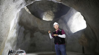 지하 1㎞ 개미굴같은 동굴서 암흑물질 검출, 우주 비밀 푼다