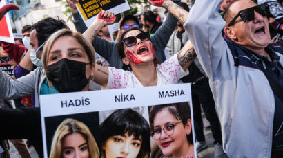 “반히잡 시위에 남성도 대거 참여, 대중운동으로 증폭”