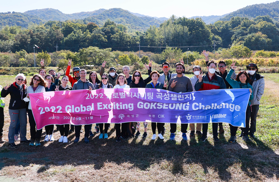 국내 최대 외국인 아웃도어 모임 CIK(Climbing in Korea)회원들이 전남 곡성군에서 외국인 자연 체험 프로그램 '글로벌 익사이팅 챌린지'를 즐기고 있다. 장정필 객원기자