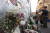 지난 20일 서울 용산구 이태원 참사 현장에 마련된 추모공간에 꽃이 놓여있다. [연합뉴스]