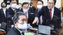 민주당, 방송법 개정안 단독 처리…국힘 “회의 진행 엉망”