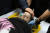 17일 튀르키예 하타이주에서 한 어린아이가 극적으로 구조되고 있다. [로이터=연합뉴스]