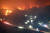 지난해 3월 4일 오후 8시 30분경 경북 울진군 야산에서 시작된 산불이 강한 바람을 타고 길이 약 2km의 산등성이를 불태우며 강원도 삼척시로 번지고 있다. [연합뉴스]