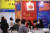 지난 5일 서울 코엑스에서 열린 해외이민·투자박람회에서 방문객들이 상담을 받고 있다. [연합뉴스]