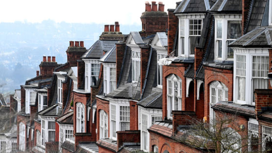 영국 집 4채 중 1채 100년 지나 낡아, 온실가스 배출 ‘주범’