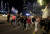 지난 10일(현지시간) 이스라엘 텔아비브에서 시민들이 국기를 흔들며 베냐민 네타냐후 총리의 사법 개혁 반대 시위를 벌이고 있다. [로이터=연합뉴스]