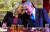 베냐민 네타냐후 이스라엘 총리가 지난 12일 하데라에서 열린 유월절 행사에서 부인 사라 여사와 귀엣말을 나누고 있다. [로이터=연합뉴스]