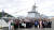 19일 오후 진해 군항에서 열린 해군 신형 호위함인 천안함 취역식에서 한규철 천안함장과 옛 천안함 용사 유족들이 기념 촬영을 하고 있다. [뉴스1]