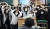 지난 15일 경남 창원시 마산여고 학생들이 스승의 날 행사를 진행하고 있다. [연합뉴스]