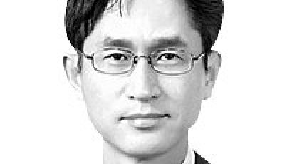 [리더스 프리즘] 한국 외교 비상 막는 ‘중력의 영’