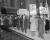 1949년 3월 25일 반공산주의 시위대가 미국 뉴욕 월도프아스토리아 호텔 앞에서 행진하고 있다. “쇼스타코비치는 창문으로 뛰어내려라”는 팻말도 보인다. [AP=연합뉴스]