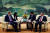 기후변화 대응 방안을 논의하기 위해 중국을 방문한 존 케리 미국 기후변화 특사(왼쪽)가 지난 18일 베이징 인민대회당에서 리창 중국 총리와 면담하고 있다. [로이터=연합뉴스]