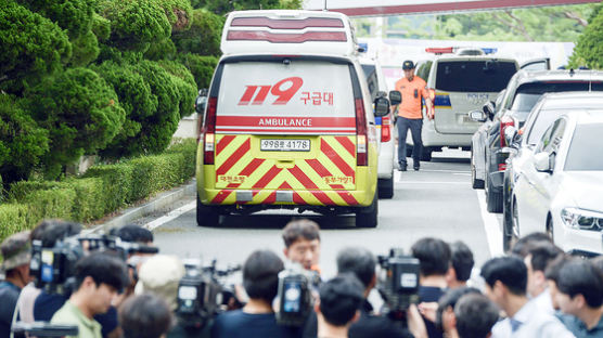 “뒷골 서늘해 자꾸 뒤돌아봐” “인기척 느끼려 이어폰 뺐다”