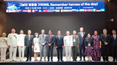 기뢰 폭파·함포 엄호 속 “상륙 돌격”…팔미도 등대 깜빡이자 “작전 성공” 