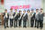 김미영 부원장이 6일 금융사기 피해예방을 위한 홍보 행사에서 촬영을 하고 있다. [연합뉴스]