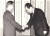 1965년 미국에서 귀국한 신동식 회장을 환영하는 박정희 대통령. [사진 신동식]
