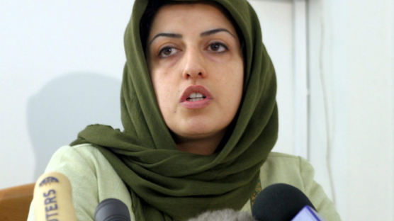 복역중인 모하마디, 이란 여성 억압에 저항한 '자유 투사'