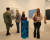 프리즈 런던 2023 국제갤러리 부스. 관람객들이 벽에 걸린 이기봉 작품(왼쪽)과 박서보 작품(오른쪽)을 보고 있다.  문소영 기자