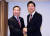 오세훈 서울시장(오른쪽)과 유정복 인천시장이 17일 서울-인천 교통현안 해결을 위한 업무 협약을 체결했다. [뉴스1]