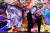 세계경제포럼이 열린 스위스 다보스에 전시된 미디어 아티스트 레픽 아나돌의 인공지능 작품과 그 앞에서 사진을 찍는 사람들 모습. [EPA=연합뉴스]