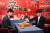 신진서 9단(오른쪽)이 23일 상하이에서 열린 세계바둑최강전에서 중국 구쯔하오 9단과 대국을 펼치고 있다. [사진 한국기원]