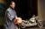 일본의 타악 명인 오쿠라 쇼노스케의 코츠즈미 연주. 뒤에 보이는 바이크가 흑우의 애마 할리 데이비슨이다. 최영재 기자