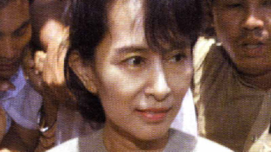 [2010.11.13] 미얀마 아웅상 수치 여사 가택연금 해제