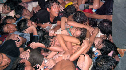 [2010.11.22] 캄보디아 '물의 축제' 중 378명 압사