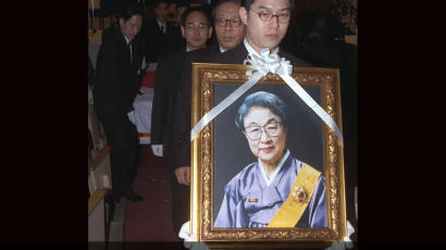 [1998.12.17] 한국 첫 여성변호사 이태영 별세