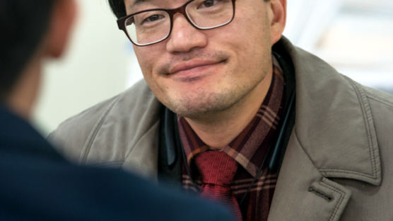 [TONG] [두근두근 인터뷰] 거지갑 박주민 의원 “정치인 된 건 더 잘 돕기 위해서”