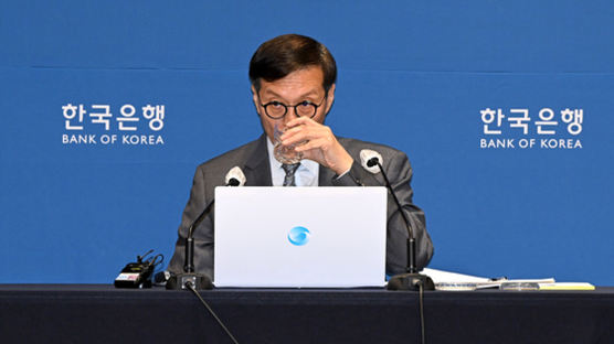 💸내년까진 '연 5% 시대'…손발 묶인 한국은행의 눈물